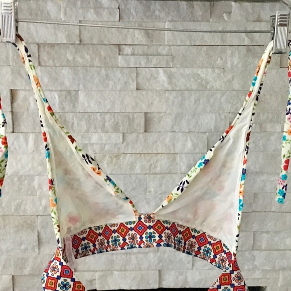 *SOLD* VICTORIAS SECRET BIKINI TOP SIZE MEDIUM - Picture 5 of 8